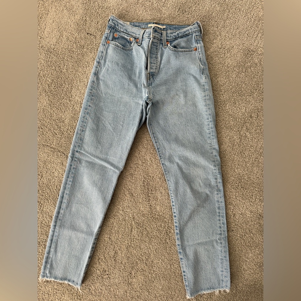 Levi wedgie cropped straight jean
